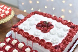 cate calorii are o salata de rosii cu castraveti si branza