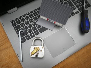 Detectarea microfoanelor în casă: când intimitatea devine o prioritate?