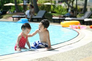 La ce sa fii atent cand estimezi pretul pentru o piscina de familie