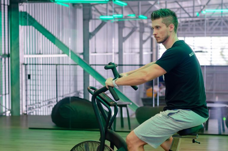 cate calorii arzi pe bicicleta statica